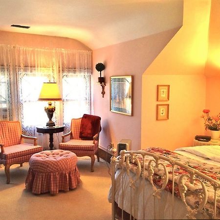 Brass Pineapple Inn Чарлстон Экстерьер фото