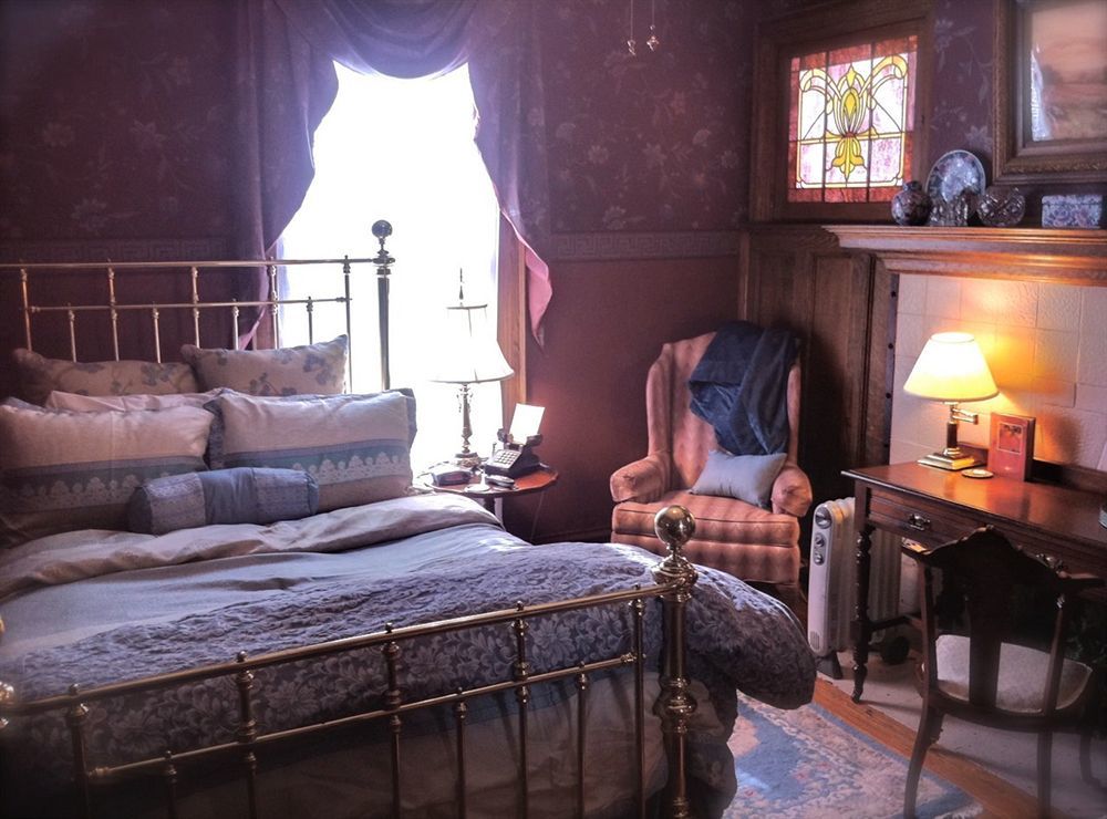 Brass Pineapple Inn Чарлстон Экстерьер фото